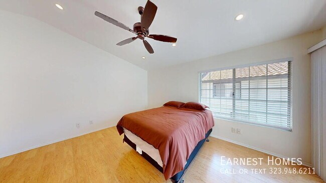 Building Photo - 5606 Las Virgenes Rd