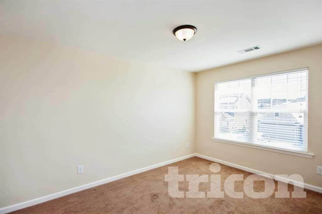 Building Photo - 1716 Hartford Ln