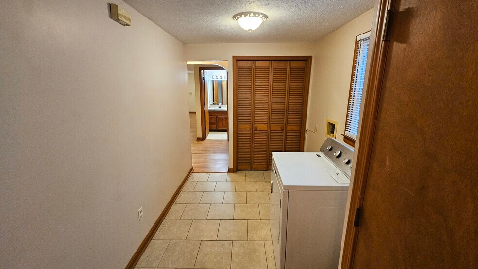 Laundry Room - 4242 Allmond Ave