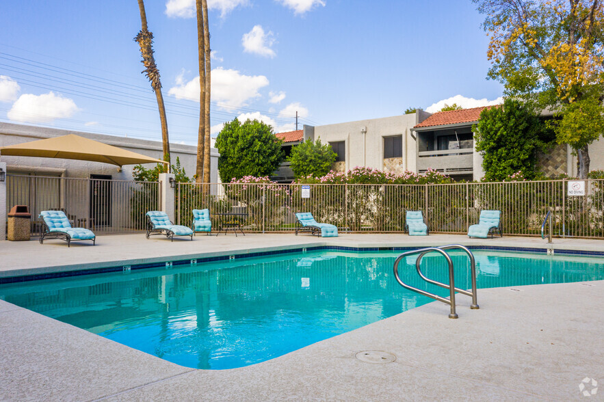 Pool - Shadow Ridge Apartments