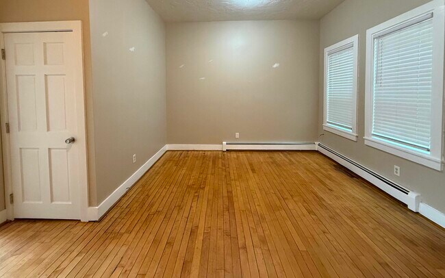 Building Photo - 408 Central St