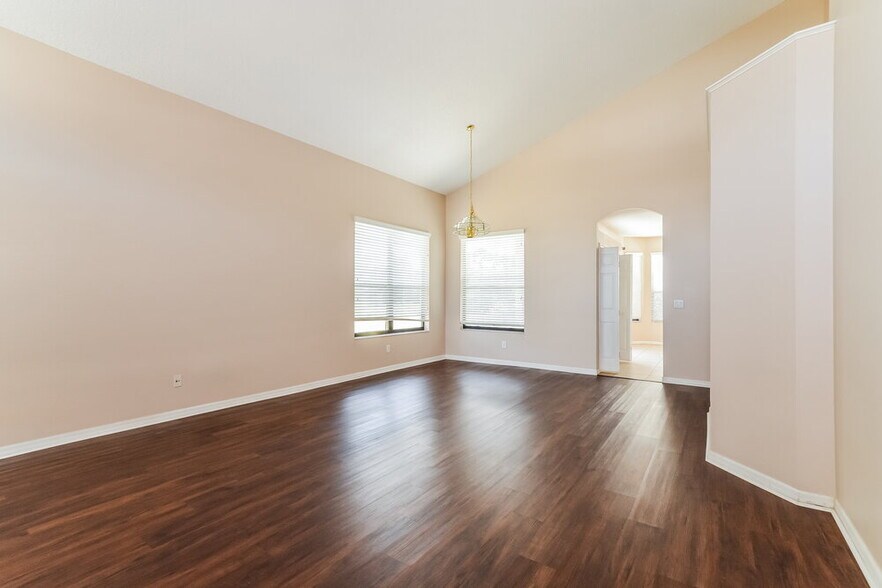 Building Photo - 671 Hardwood Cir