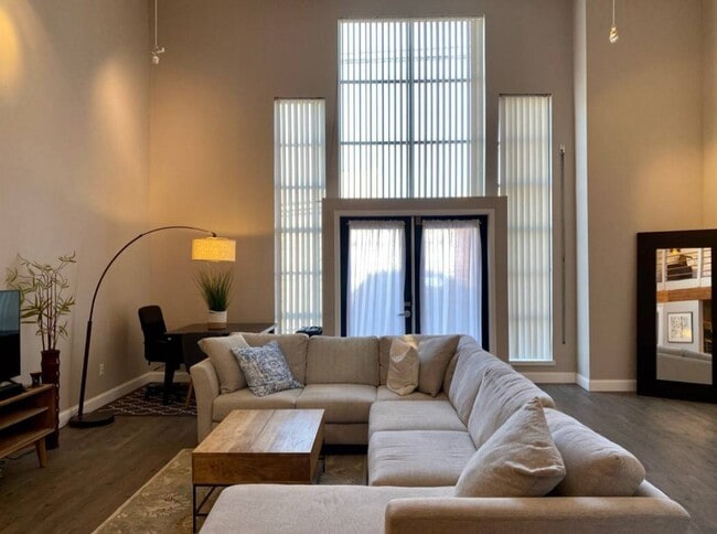 Building Photo - 311 4th St