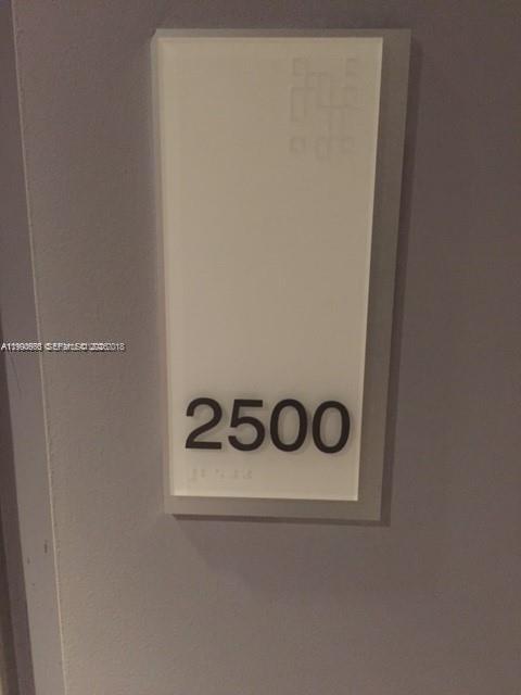 Building Photo - 1300 Brickell Bay Dr