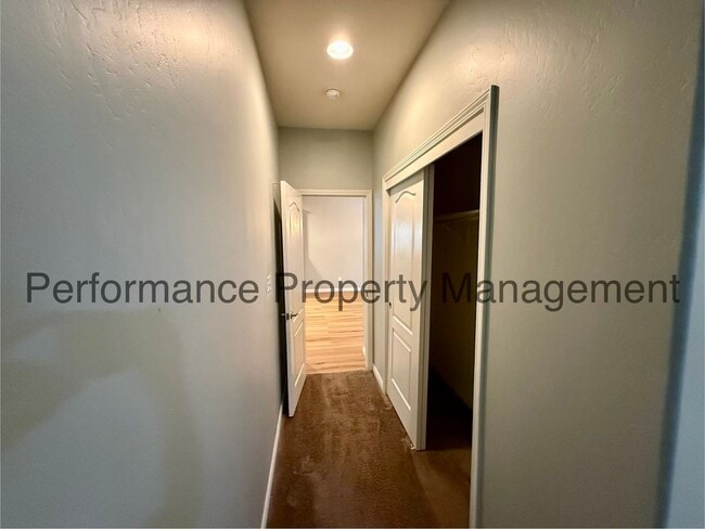 Building Photo - Spacious 4 Bed/2 Bath S Bakersfield Home w/ RBP & $0 Deposit Option