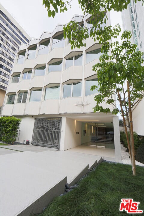 Primary Photo - 10366 Wilshire Blvd