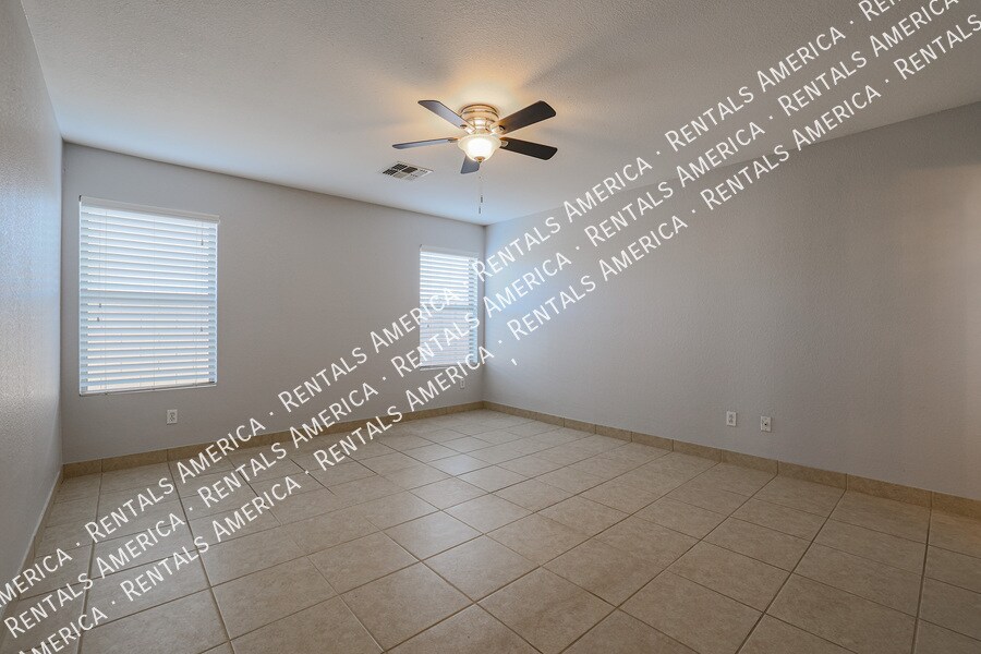 Building Photo - 1324 S Mosley Ct