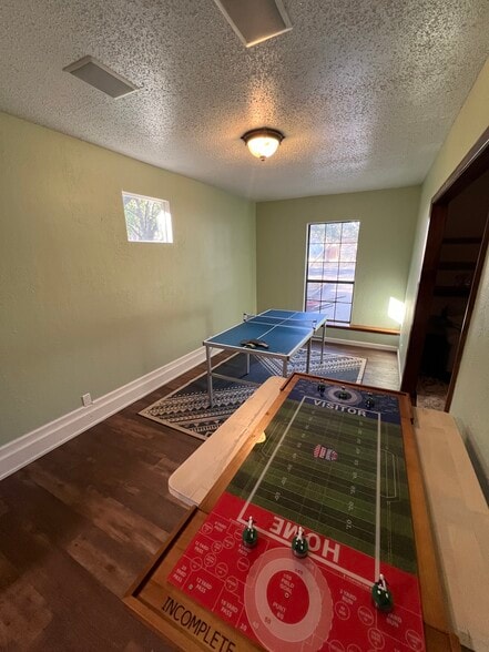 Building Photo - 807 Kavanagh Dr