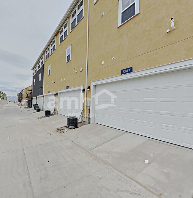 Building Photo - 6088 S Jordan Pkwy W