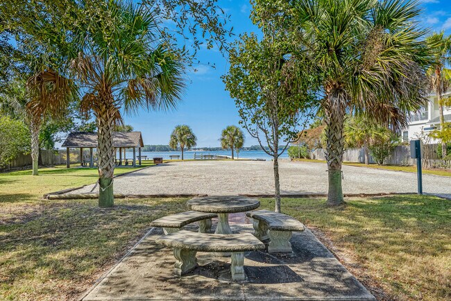 Building Photo - 114 Dana Pointe