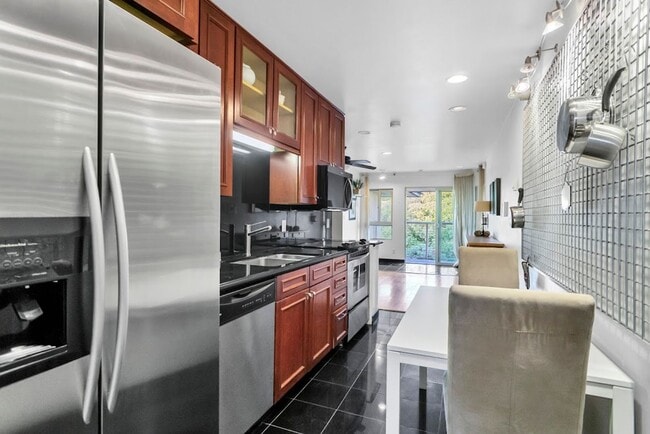 Building Photo - Gorgeous Studio in La Jolla Village! Avail...