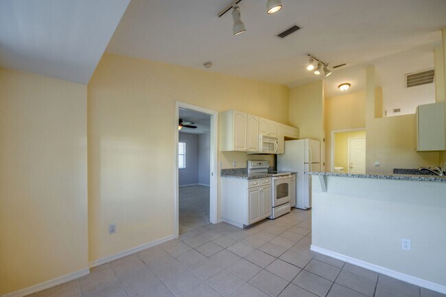 Building Photo - COMING SOON! 3 bedroom 2 bathroom single f...