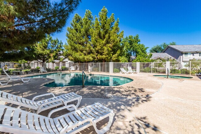 Building Photo - Welcome home to this charming 2-bedroom, 2-bath residence in the heart of Chandler!