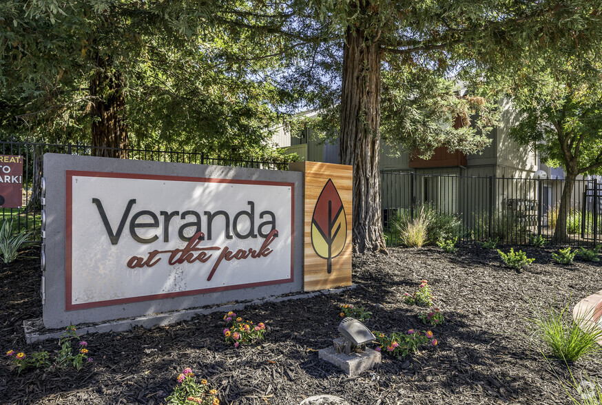 Entrance - Veranda at the Park