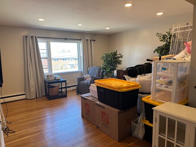 Building Photo - 54 Brighton Ave