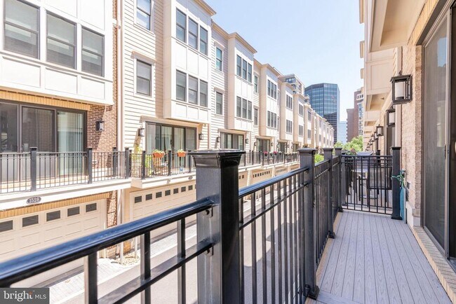 Building Photo - 1527 16th Rd N