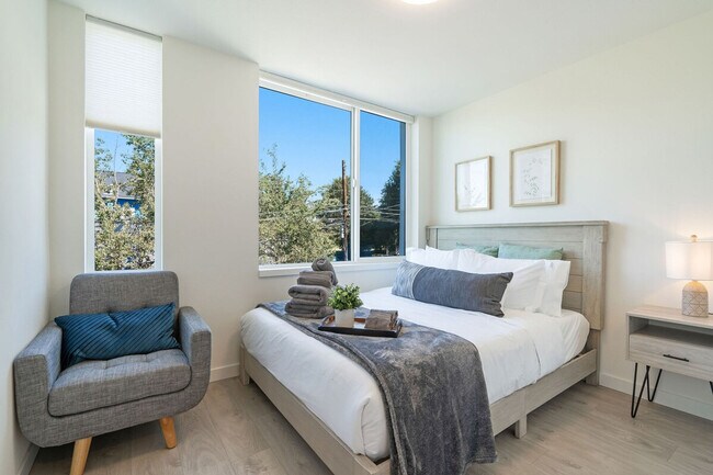 Building Photo - 1835 14th Ave