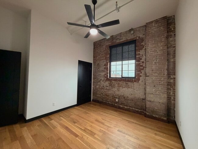 Building Photo - 2017 Chouteau Ave