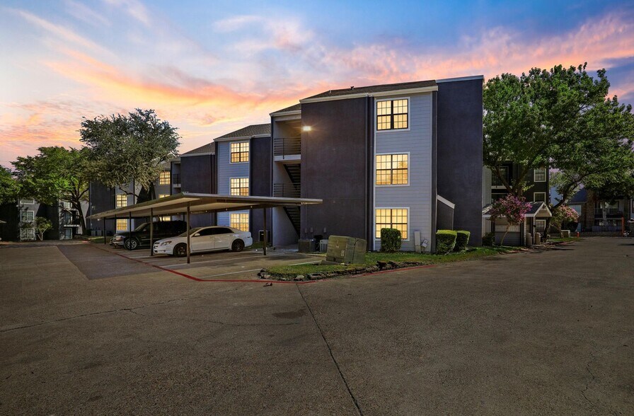 Interior Photo - Village Oaks