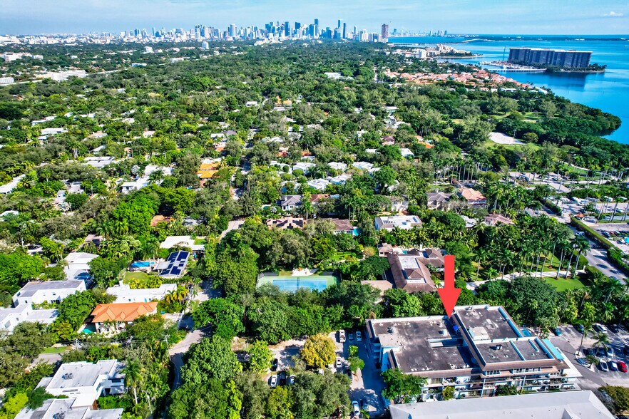 Short drive to Brickell, Downtown Miami, Coral Gables and the airport - 2539 S Bayshore Dr