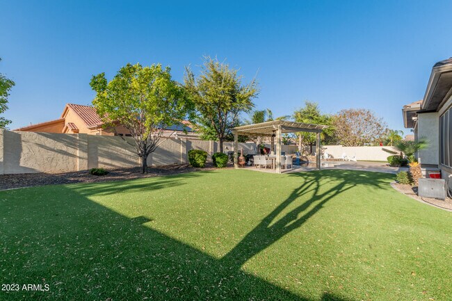 Building Photo - 19888 E Russet Rd