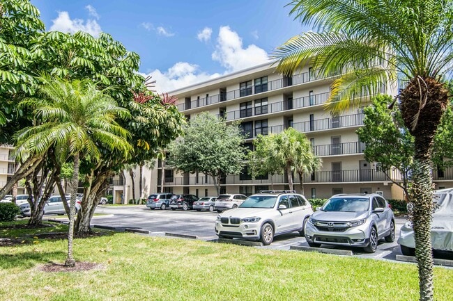 Building Photo - 18 Royal Palm Way