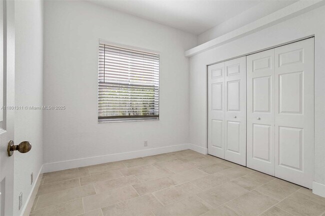 Building Photo - 1736 Aspen Ln