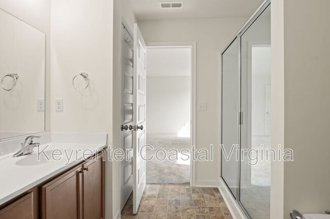 Building Photo - 305 Tarn Ct