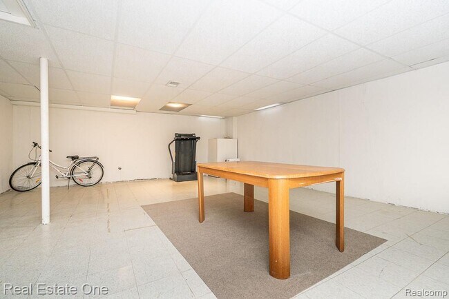 Building Photo - 1574 Devonshire Dr