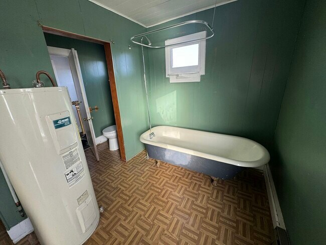 Building Photo - 414 Main Ave W