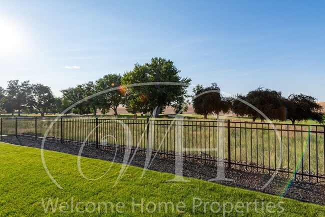 Building Photo - Brand NEW Home!  Overlooking the Golf Course!