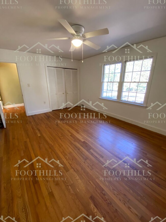 Building Photo - 3-Bed 2-Bath Brick Home with Spacious Lot,...