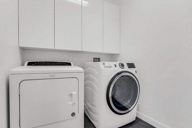 Building Photo - 905 Bay Point Dr