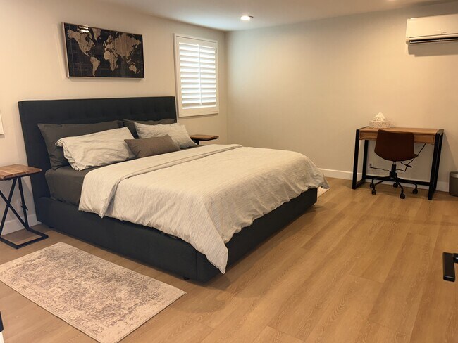 Building Photo - 3740 Ocean Dr