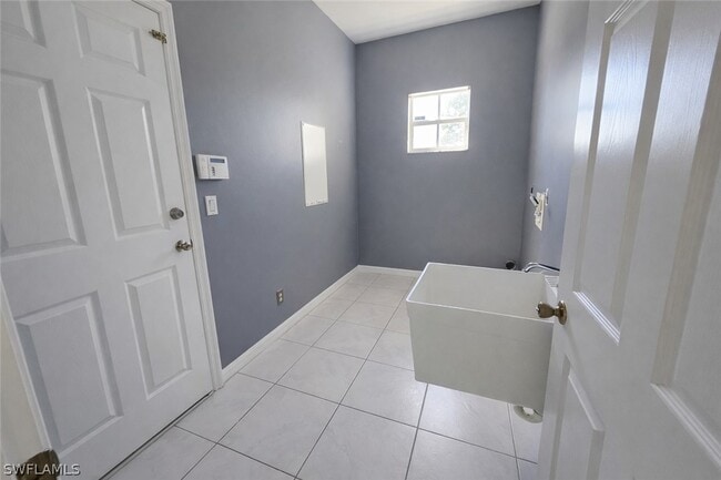 Building Photo - 2502 10th St W