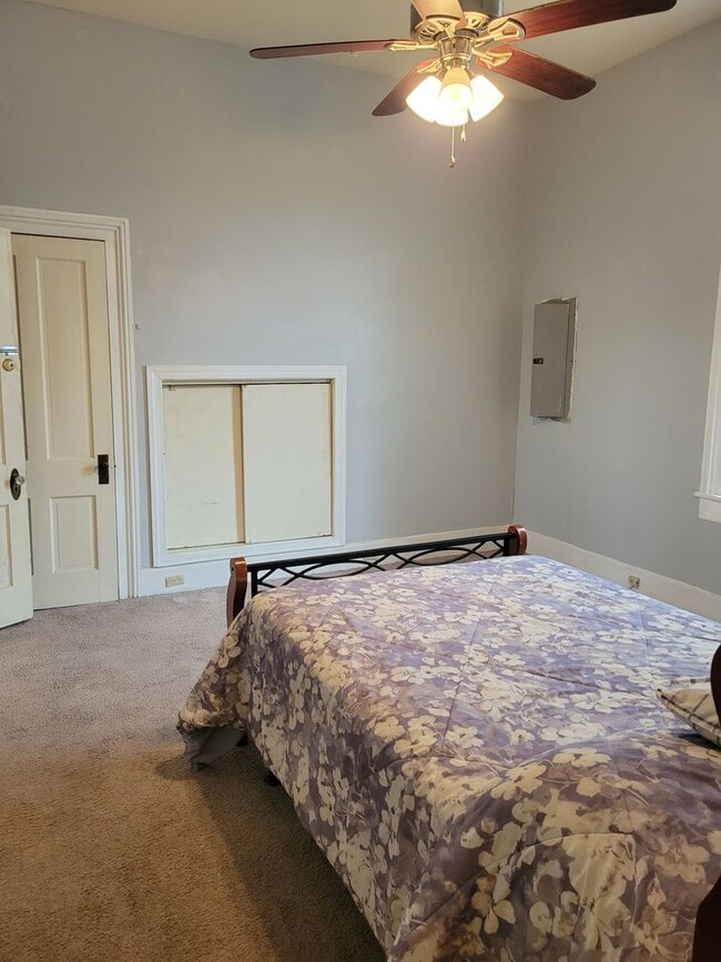 Building Photo - Large 4 bed 2 bath home near VSU