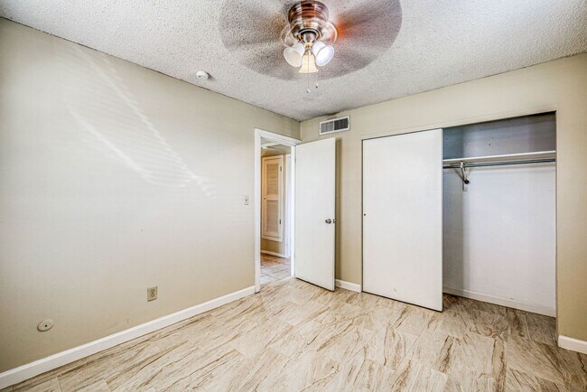 Building Photo - Beautiful 2 bed - 1 baths apartment  part ...