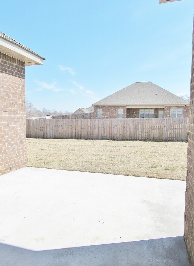 Building Photo - 123 Birch Falls Dr