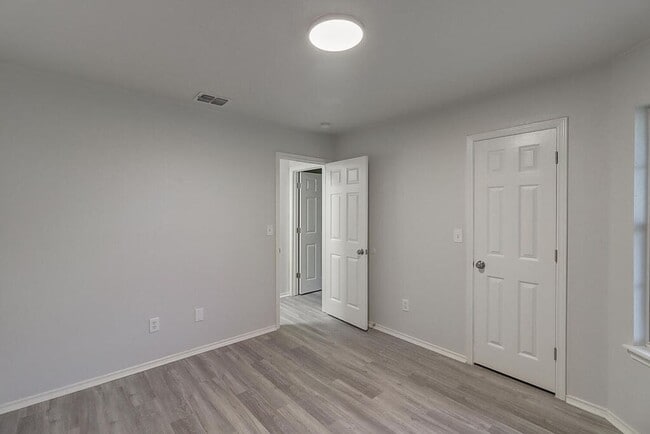 Building Photo - 7605 Cougar Dr