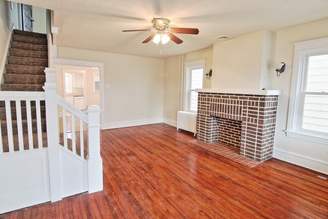 Building Photo - Beautifully Renovated 3BD/1BA Twin!