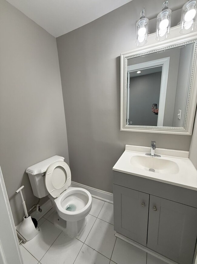 Building Photo - Fully Renovated 2BR Home w/ Fenced Yard & ...