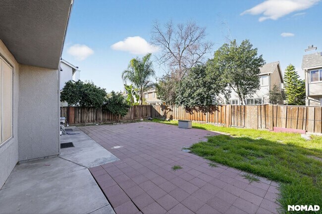 Building Photo - Spacious 5-Bedroom Home on Cul-de-Sac | Pets OK | Pool & Clubhouse | Long-Term Lease Preferred