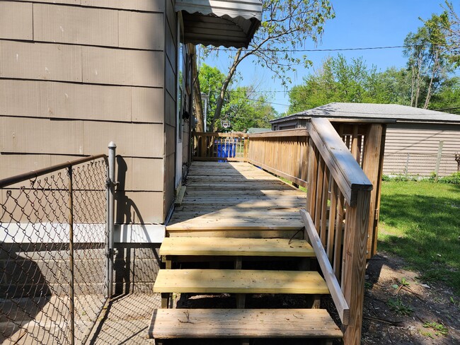 Building Photo - 2401 Waltz Ave