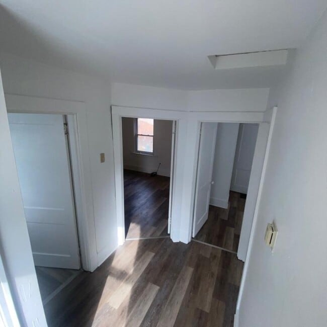 Building Photo - 1611 Lynn Ave