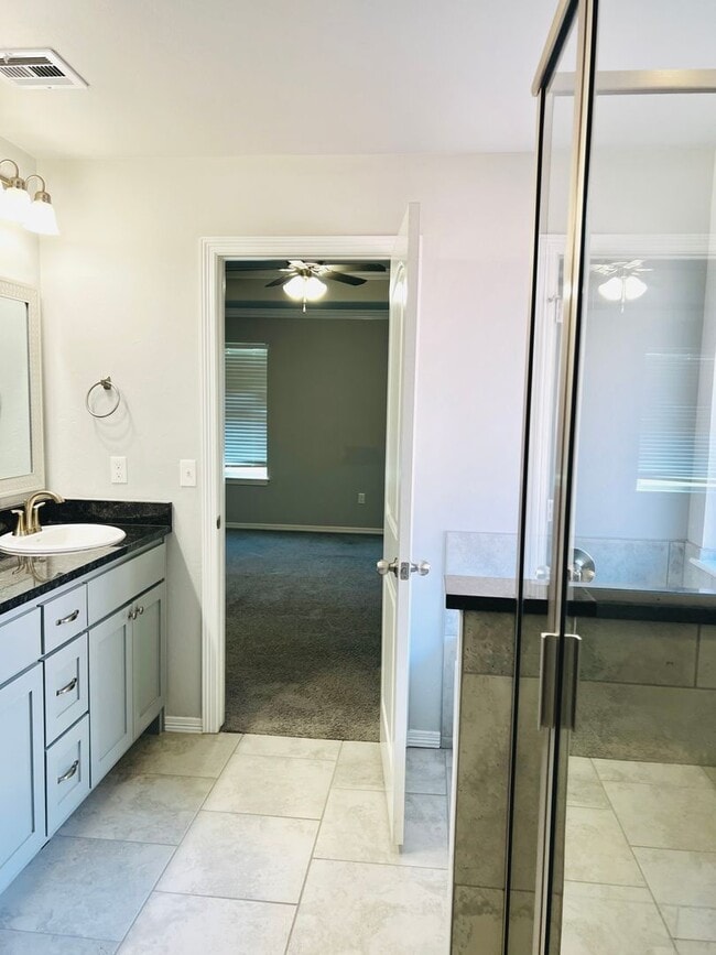 Building Photo - Beautiful 3BD 2BA w/ Bonus Room Located in Edmond's Falls at Vista Ln Addition!!