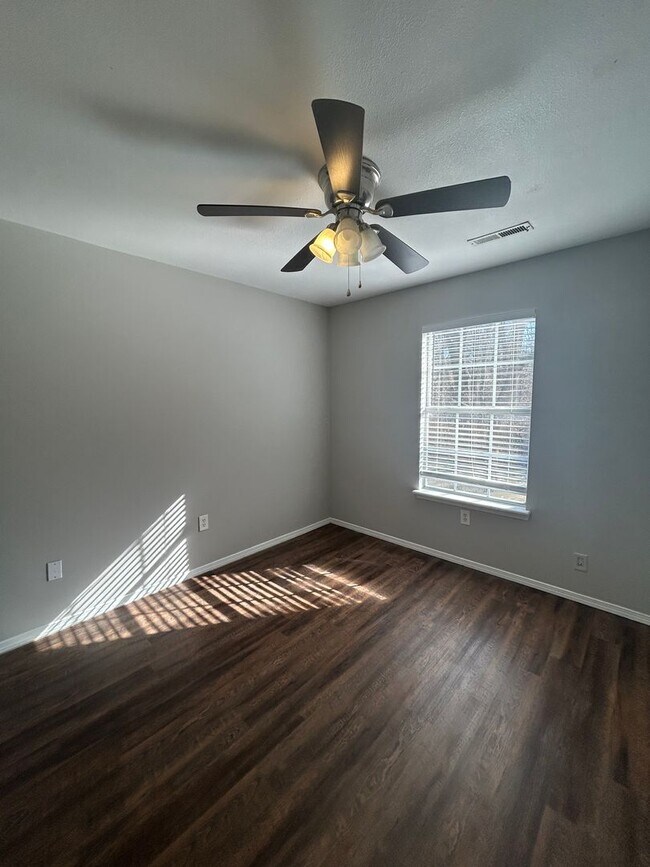 Building Photo - 5709 W Michael Cole Dr