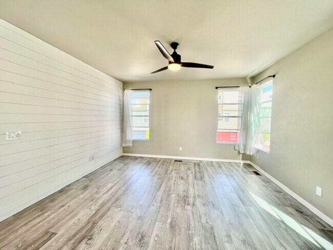 Building Photo - Gorgeous 3 Story Home in close to Cottonwo...