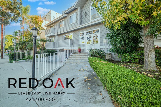 Building Photo - 13444 Moorpark St