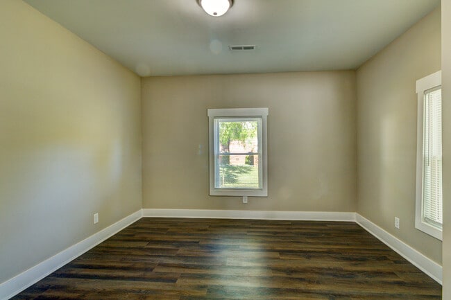 Building Photo - 221 Walker St