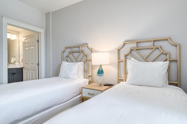 Building Photo - 9000 Heron Walk Dr